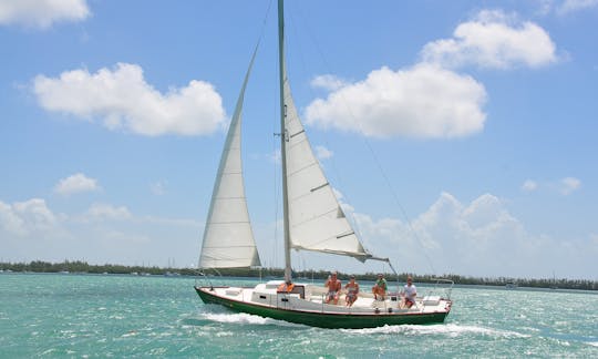 Charter capitaneado en 33 pies ¡El velero más versátil de Key West! (Solo con el capitán)