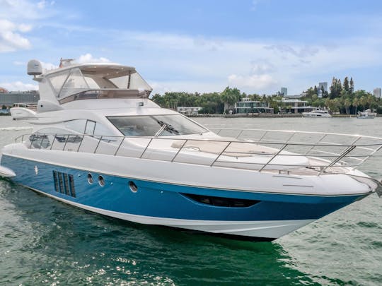 Disfrute de Miami en nuestro megayate Azimut Flybridge Power de 64 pies