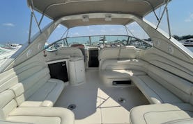 Maxum yacht - huge open seating area and bow sunpad! Ready for 2022 summer fun!