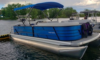 Sweetwater Godfrey Tri-toon 200hp in Fort Collins