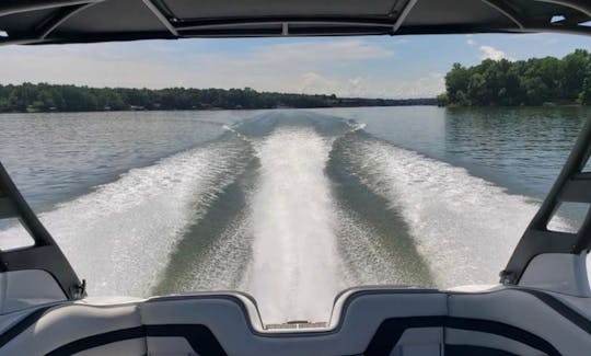 Magnificent Yamaha 242 Limited S E-Series on Lake Wateree