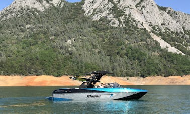 ¡Aventuras en lancha motora Malibu WakeSetter LSV 23 con capitán! 