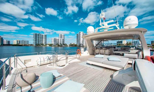 95′ Azimut – Miami Yacht Rental in Nassau, New Providence