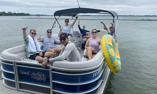 10 Person Party Boat Suncatcher Pontoon with Captain