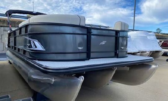 Gorgeous 26ft Starcraft Tritoon! Super Spacious, fully loaded! Daily multi-day! 