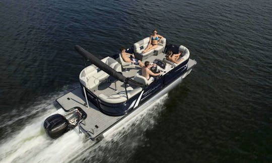 Gorgeous 26ft Starcraft Tritoon! Super Spacious, fully loaded! Daily multi-day! 