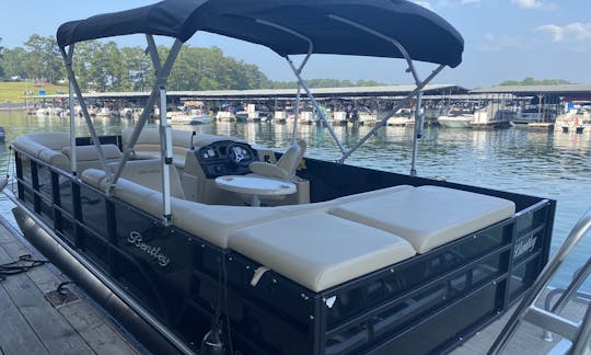 Luxury Bentley 24' Pontoon Boat Rental at Allatoona Lake