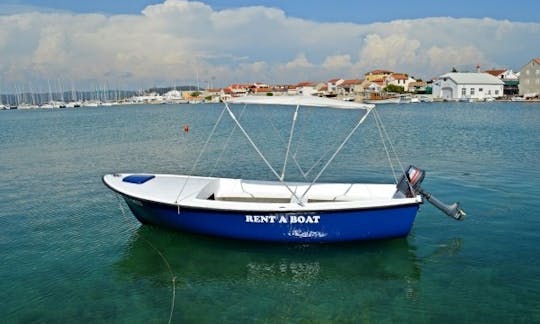 Rent 16' Pasara Dinghy in Betina, Croatia