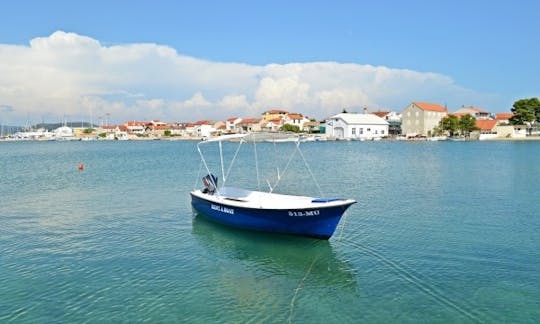 Rent 16' Pasara Dinghy in Betina, Croatia