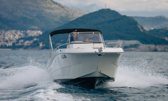 Alquiler de barco Atlantic 750 Open en Krk, Croacia