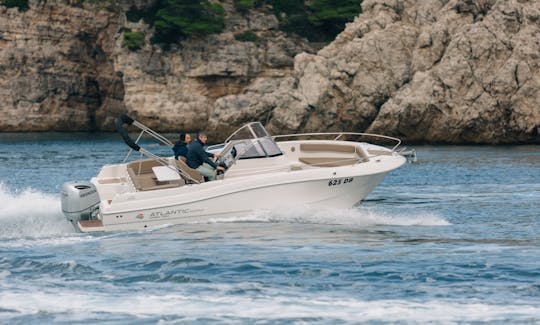 Alquiler de barco Atlantic 750 Open en Krk, Croacia