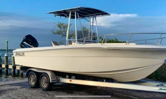 27' Angler Center Console for up to 8 people in Panama City