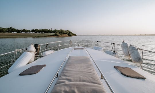 Luxury Party Yacht Sea Ray Cruiser 46' at Lake Lewisville