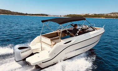 Quicksilver 755 Bowrider para viagem diária em Tisno