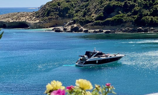 Découvrez le paradis terrestre de la mer Ionienne à bord de notre yacht Absolute 45