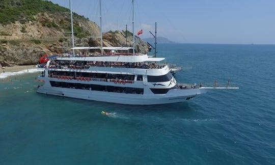 Mega Party Yatch em Alanya