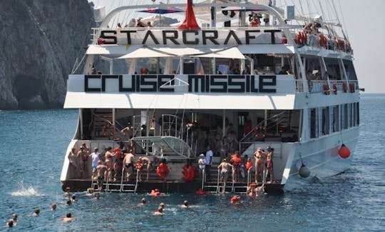 Mega Party Yatch em Alanya