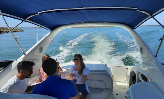 Passeios de barco privados em iate a motor no Algarve, Portugal