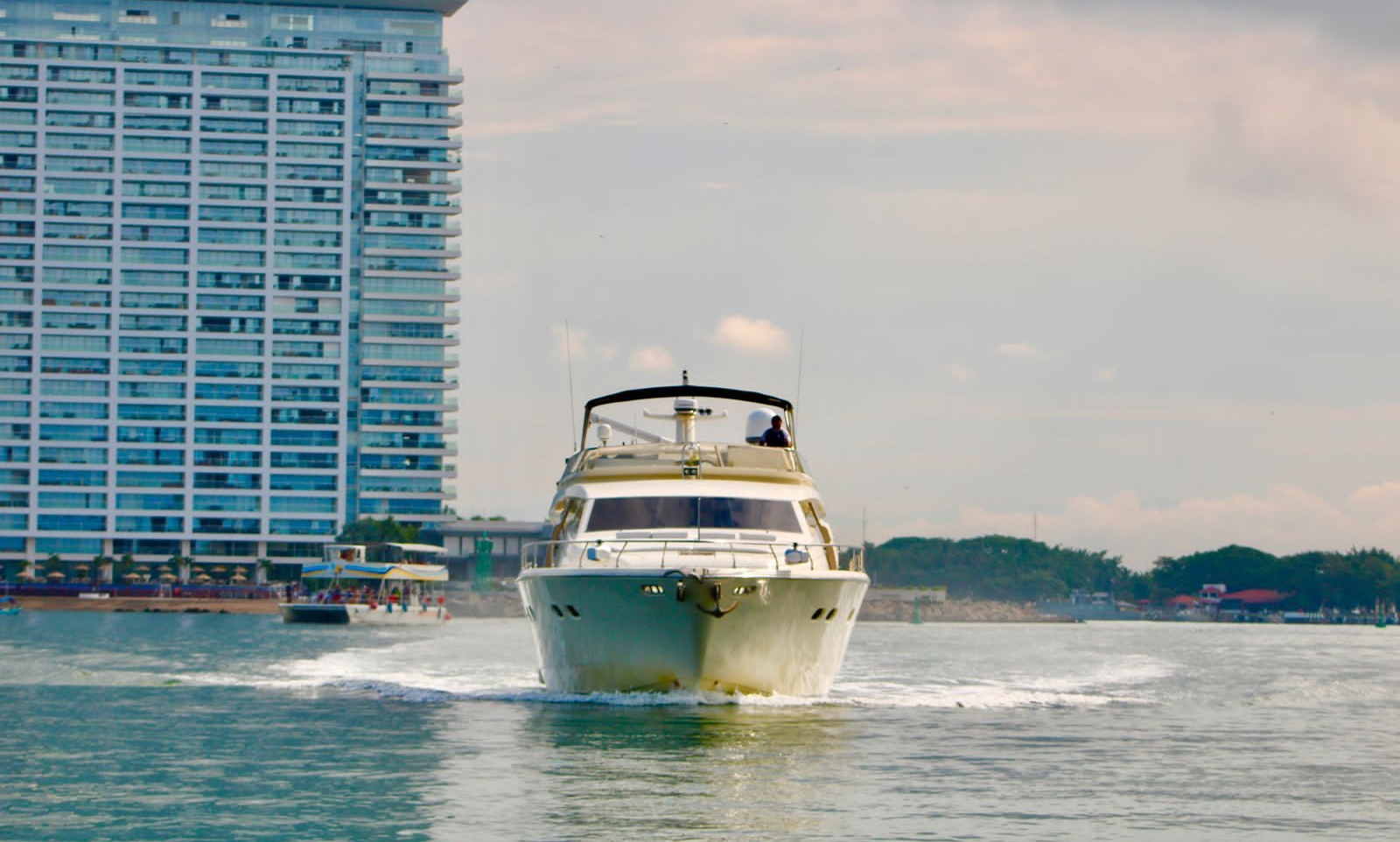Luxury Mega Yacht Ferreti 80' Puerto Vallarta GetMyBoat