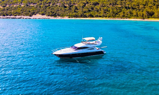 Luxury Flybridge Motor Yacht Charter in Muğla