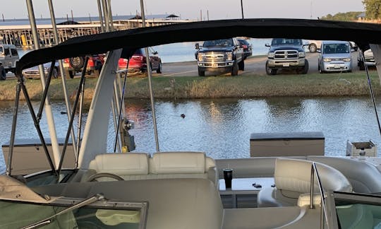 40’ Power Cruiser Yacht on Lewisville Lake