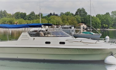 Amplio barco a motor con cabina de 10 metros con baño y capitán