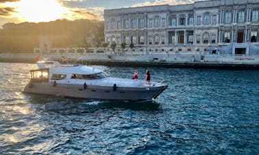 Alquiler de yates a motor para 12 personas para sus eventos privados en Estambul