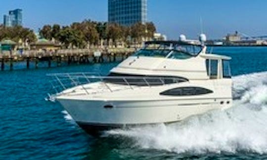 Luxury Yacht with bow area, fly bridge, aft deck, swim platform, full living room, 2 dinning rooms, 2 full bedrooms and 2 full bathrooms, full kitchen
