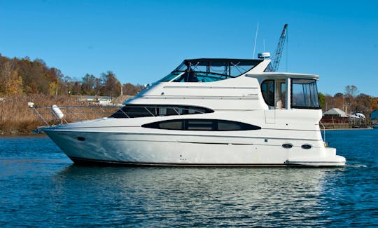 Luxury Yacht with bow area, fly bridge, aft deck, swim platform, full living room, 2 dinning rooms, 2 full bedrooms and 2 full bathrooms, full kitchen