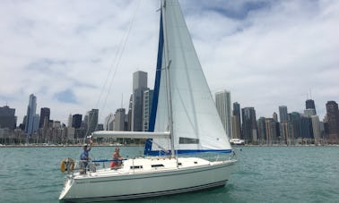 Louez un sloop de croisière Pearson de 31 pieds à Chicago