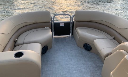 22' Pontoon in Lake Granbury, Texas