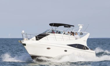 Relax And Enjoy This Beautiful Carver Yacht