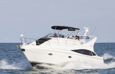 Relax And Enjoy This Beautiful Carver Mariner Yacht