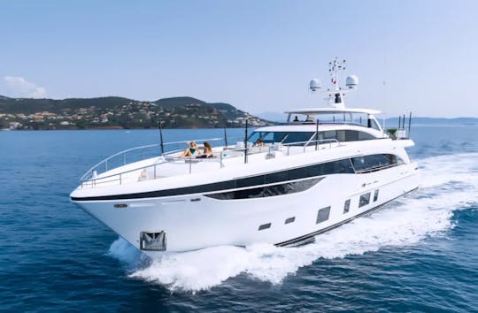 Monaco Yacht 33M It boasts a light and contemporary style throughout!