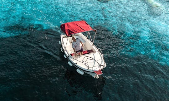 Aproveite o mar de Vela Luka, Croácia, com a Nautica 500