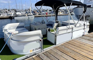 21' Pontoon Boat for 6 People in San Diego