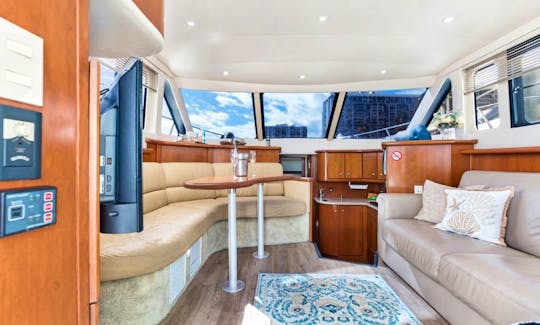 Silverton 41' Luxury Yacht Rental for 13 People