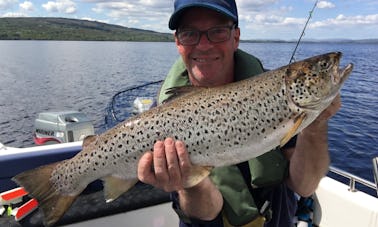 Paseos en barco, viajes de pesca de luciopercas y truchas Ballinamore Leitrim, Irlanda