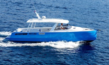 Yacht à moteur personnalisé de 39 pieds pour des excursions quotidiennes à Hvar