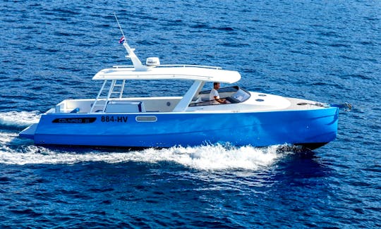 39' Custom Motor Yacht for Daily Tours in Hvar