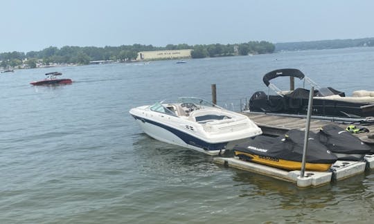 28' Chaparral for Cruising or Sandbar Charters on Lake Wylie, South Carolina