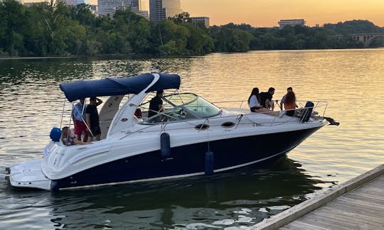 $275 HR | 8 people + Water Activities with Sea ray 300 Motor Yacht in Washington, District of Columbia