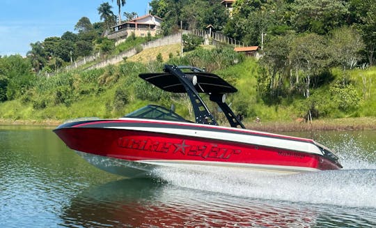 Bateau de wakeboard 21,5 avec leçons de wakeboard incluses