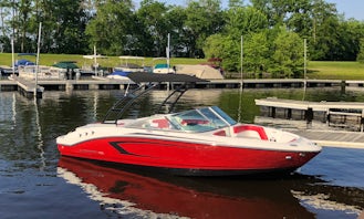 Luxury Chaparral Deck Boat in Milwaukee