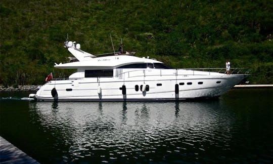 Super Yachts Viking Sport Cruiser 72 in Funchal Marina