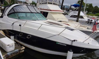 2016 Beautiful Rinker 32ft Yacht for Charter in East Providence
