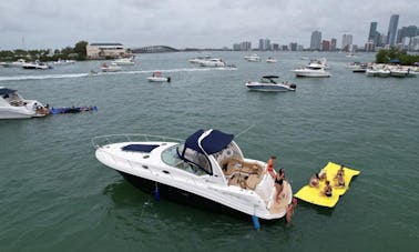 Yacht à moteur Sundancer de 40 pieds à Miami Beach, en Floride