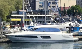 2017 Prestige 450 Flybridge Motor Yacht for Husky Sailgating