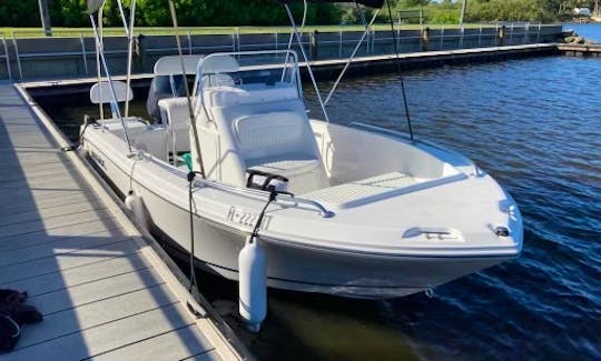 Perfect day on water with the 18Ft center console Release 180RX. Have the time of your life with this safe simple fun boat!