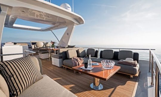 66' Azimut Mega Yacht Chartering em Miami Beach, Flórida